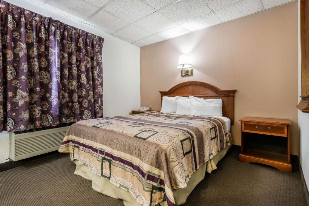 Queen Room - Non-Smoking