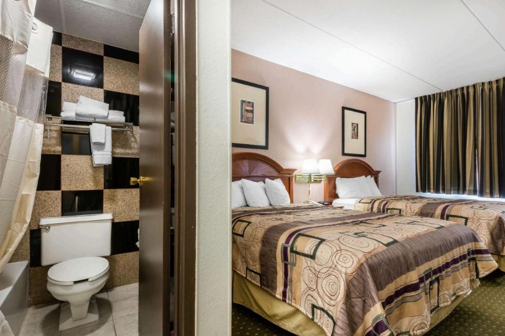 Room image 4