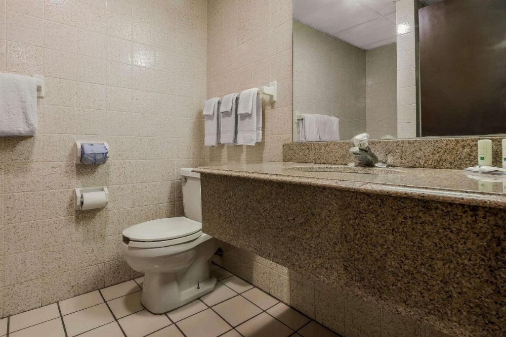 Room image 4