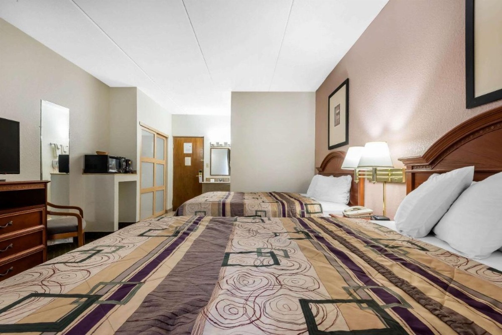 Queen Room with Two Queen Beds - Smoking